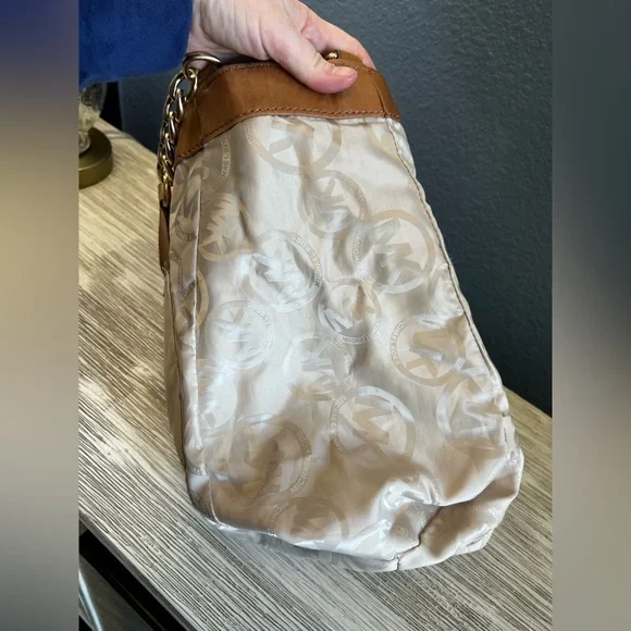 Vintage Michael Kors Tan Leather Shoulder Bag with Gold Accents - Picture 12 of 16